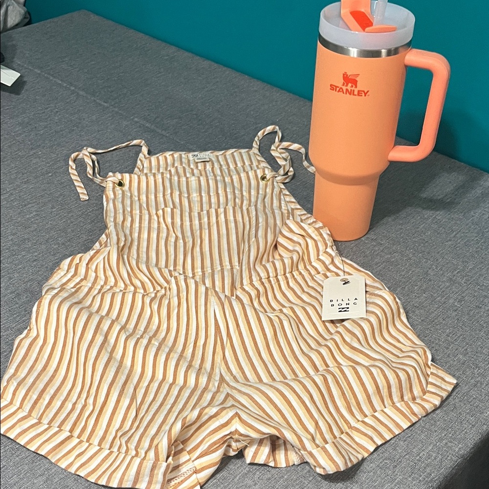 Stanley Peach Tumbler with Billabong romper